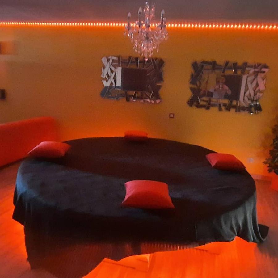 Nuit Insolite-Room Love Saint-Germain  Exteriér fotografie