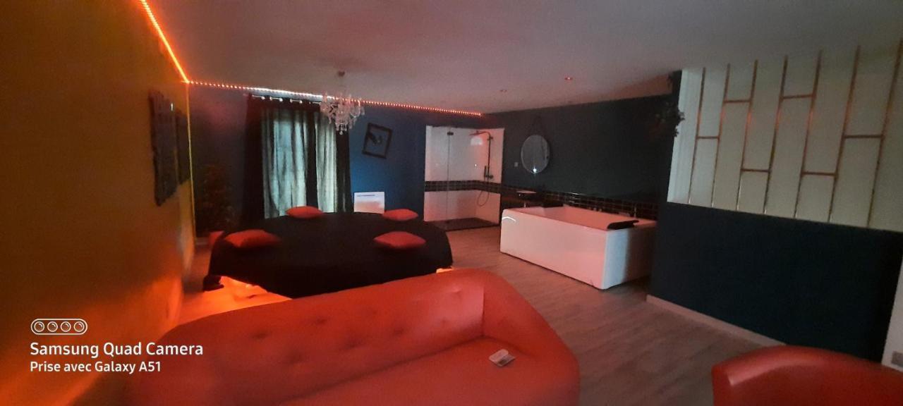 Nuit Insolite-Room Love Saint-Germain  Exteriér fotografie